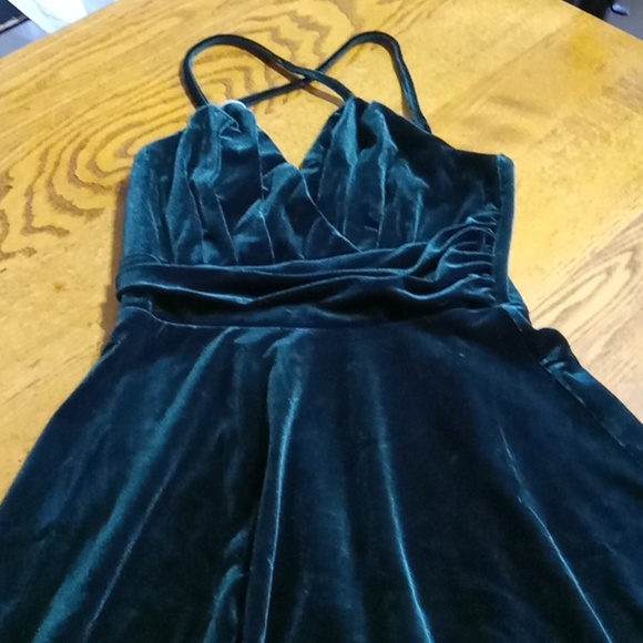 HALARA DRESS Womens EXTRA SMALL XS GREEN VELVET Flare New Party Club - Picture 2 of 7
